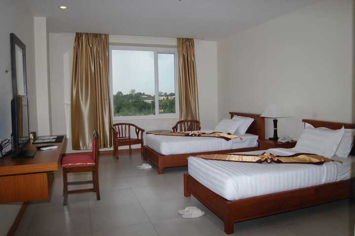Room 11 of 28