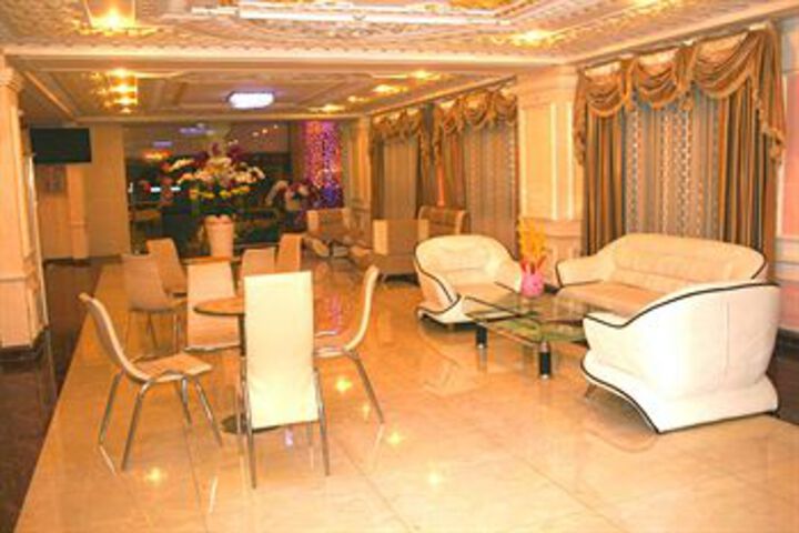 Lounge 38 of 55