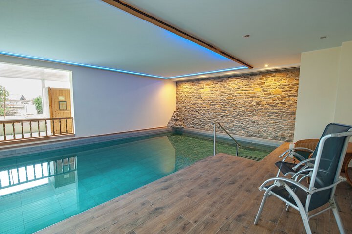 Pool 40 of 80