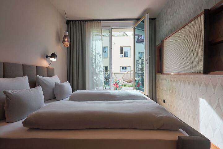 Room 40 of 122