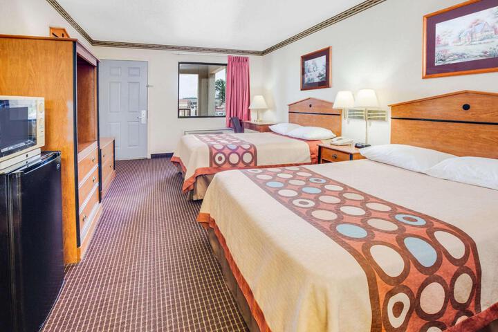 1 Queen Bed (9 of 9)
