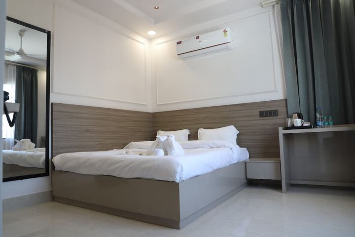 Room 2 of 11