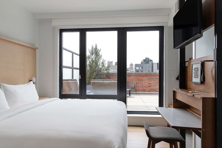 Room 29 of 143