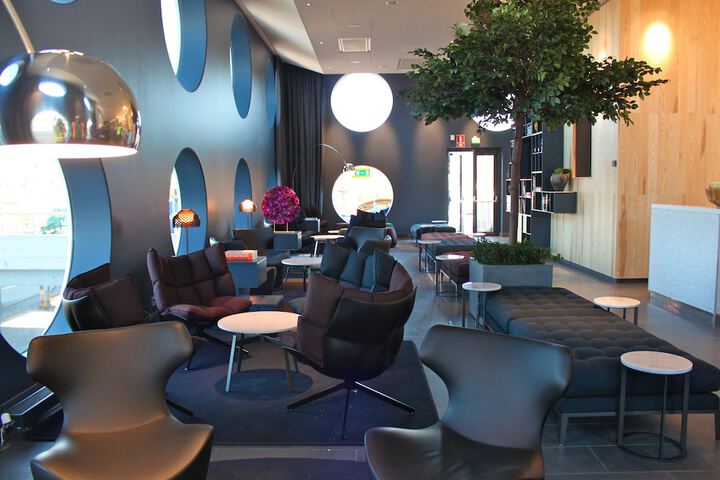 Entrance & Lobby