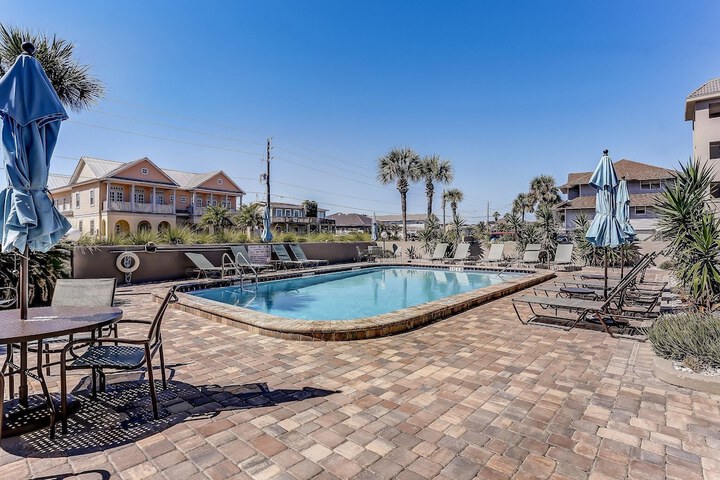 Pool 12 of 21