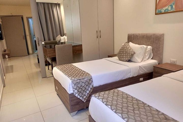 Room 10 of 40