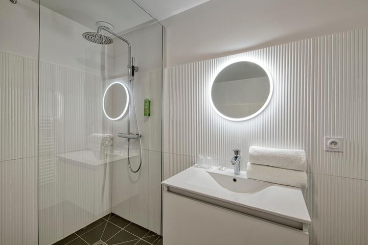 Room 15 of 37