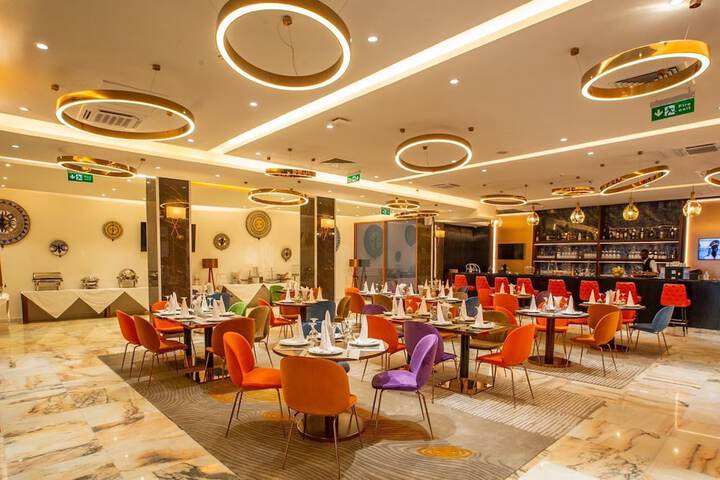 Dining 8 of 9