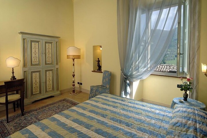 Room 8 of 35