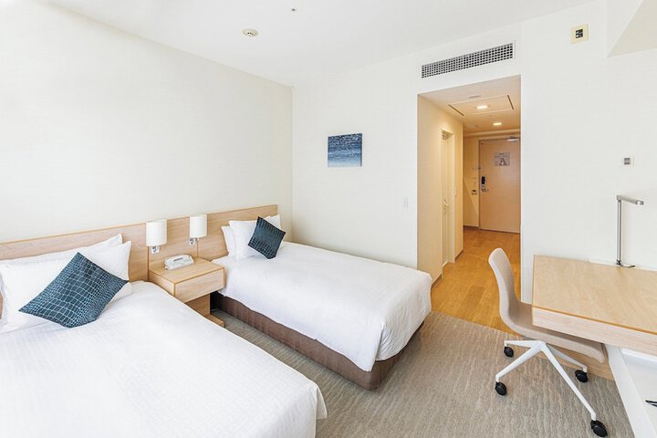 Room 16 of 76