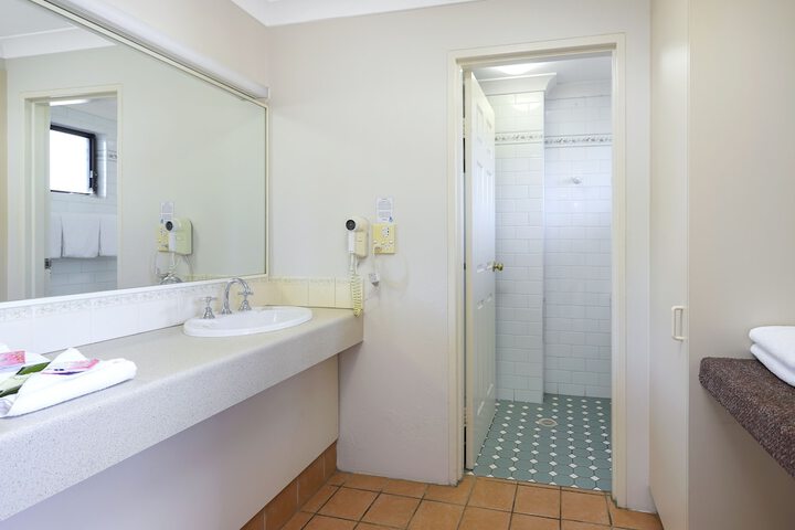 Room 6 of 10