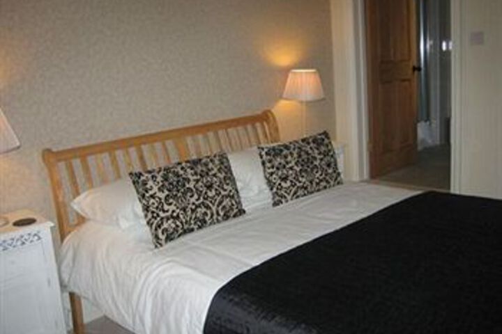 Room 2 of 3