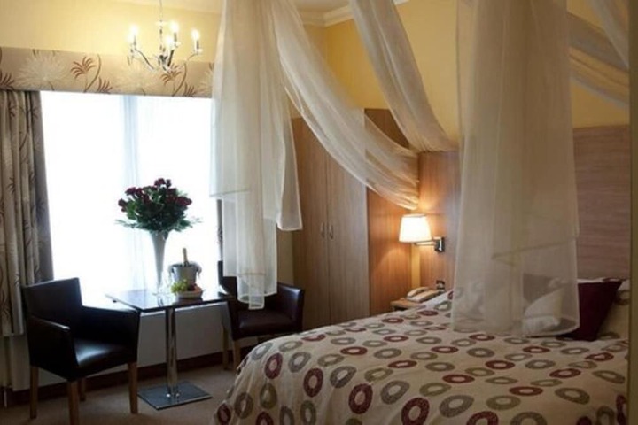 Room 8 of 44