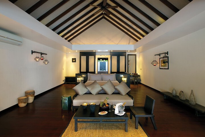 Room 3 of 203