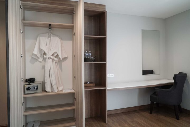 Room 16 of 87