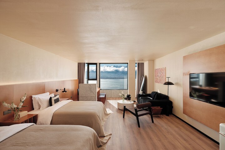 Room 8 of 169