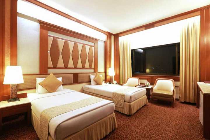 Room 12 of 64