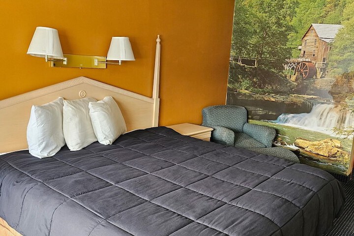Room 8 of 23