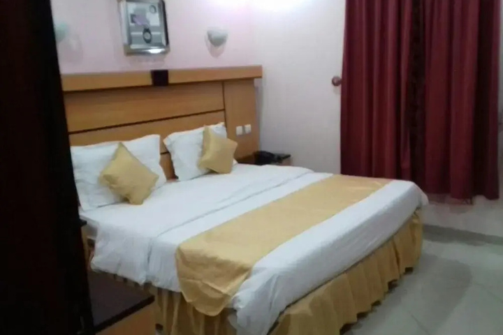 Room 3 of 17