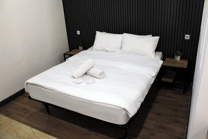 Room 83 of 108