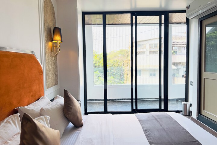 Room 28 of 58