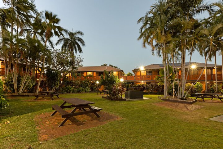 Hotel Exterior 73 of 80