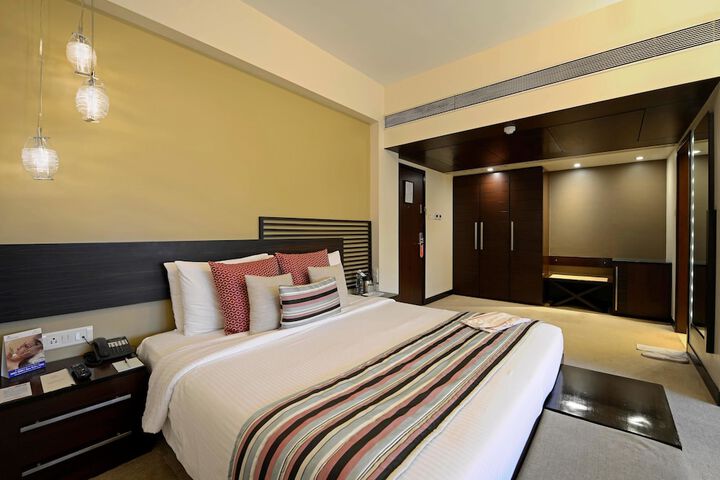Room 18 of 170
