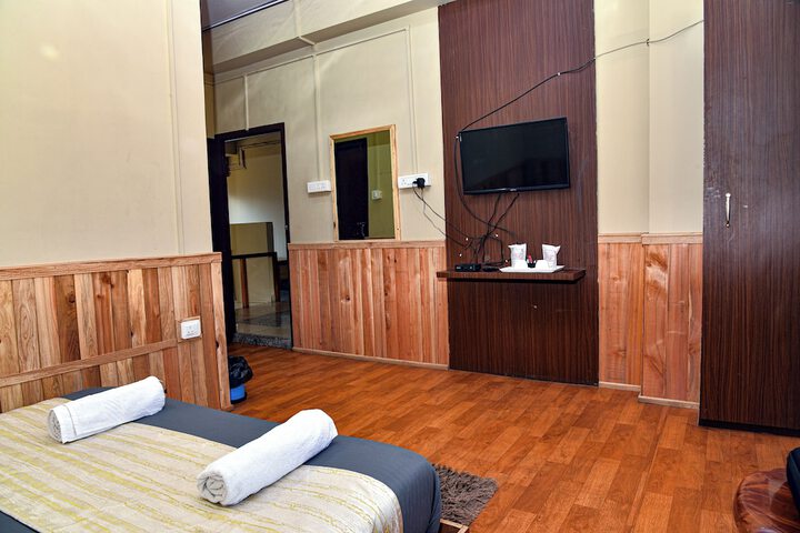Room 13 of 34
