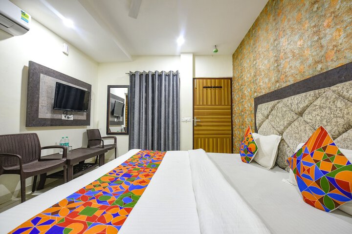 Room 14 of 25
