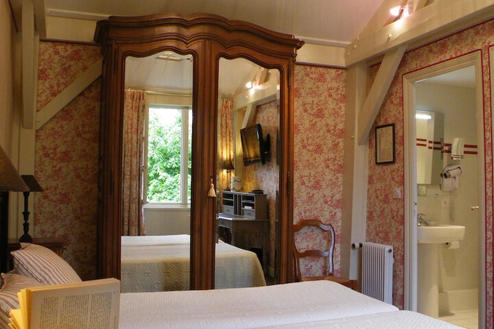 Room 4 of 61