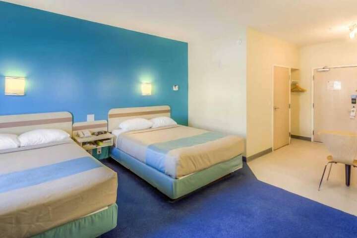 Room 6 of 16