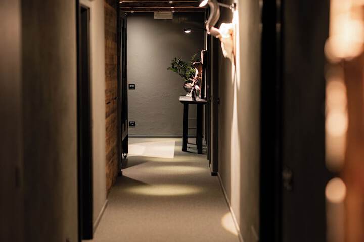 Ballroom/Hall 94 of 101
