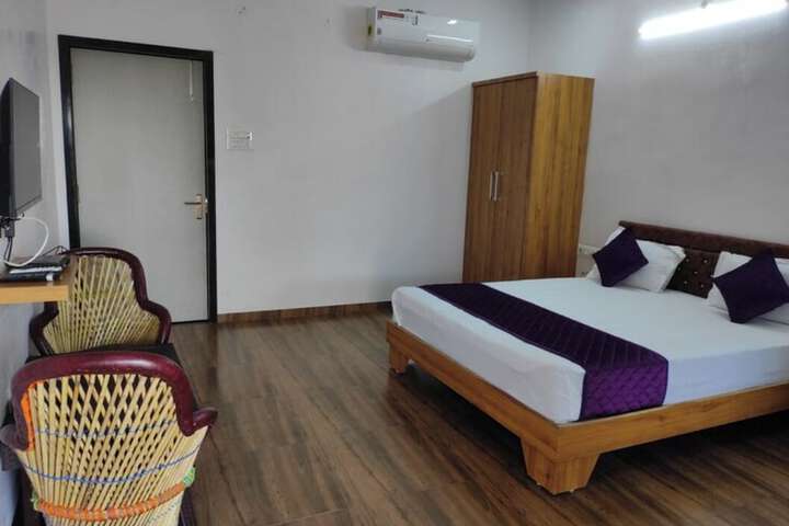 Room 4 of 11