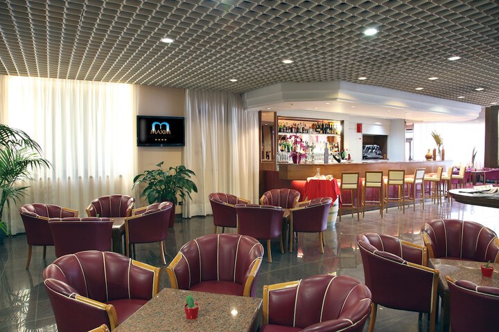 Lounge 97 of 130