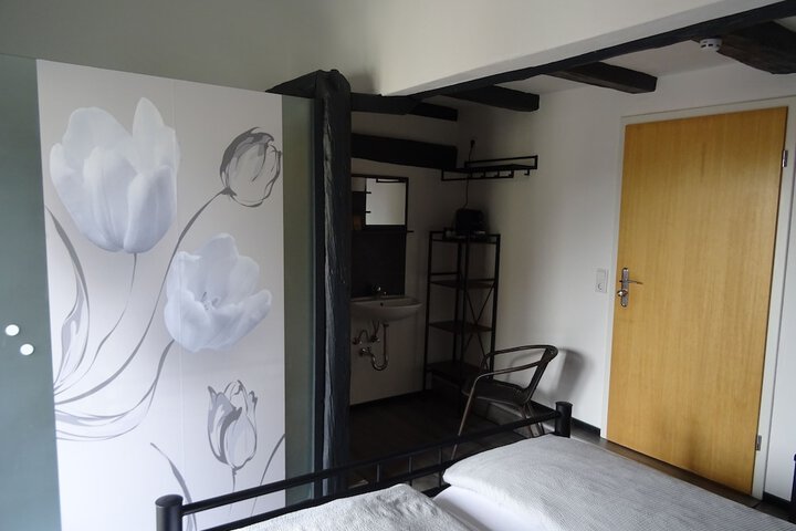 Room 16 of 442
