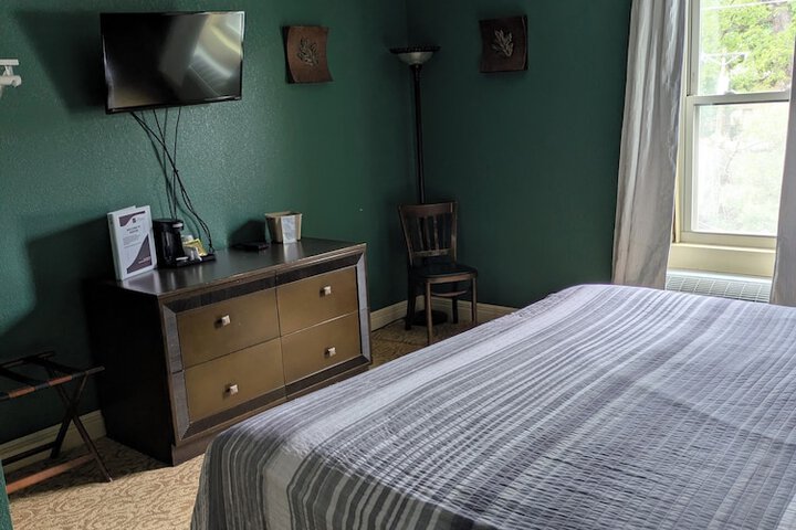 Room 3 of 16