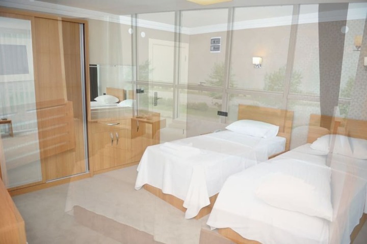 Room 6 of 11