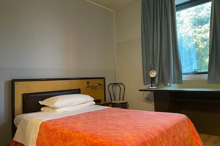 Room 7 of 21