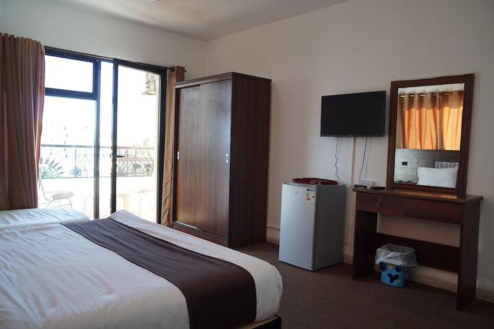Room 11 of 64