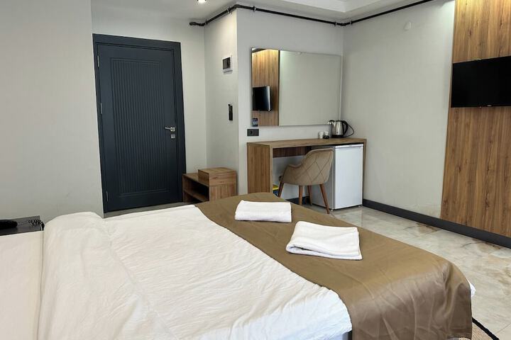 Room 10 of 33