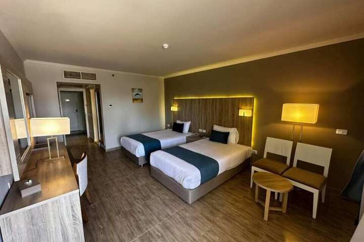 Room 20 of 204