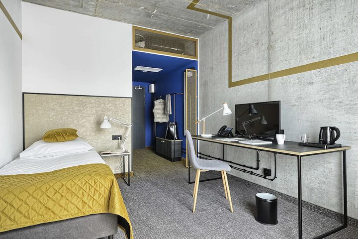 Room 18 of 35