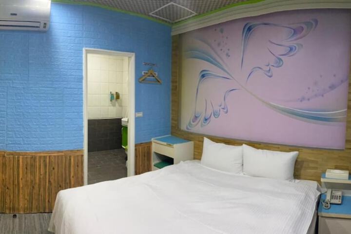 Room 9 of 14