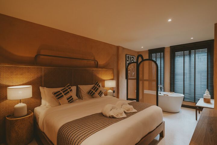 Room 27 of 68