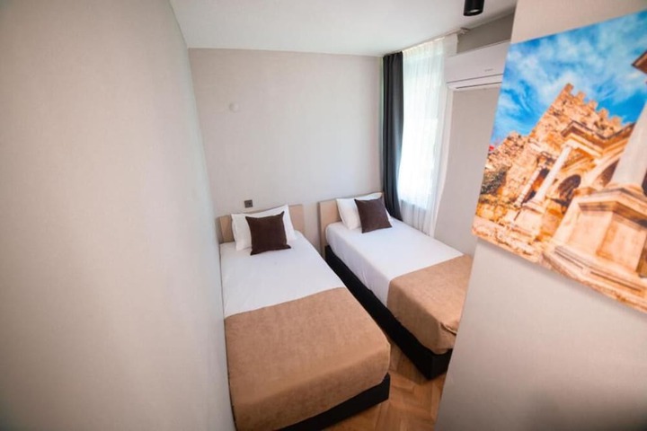 Room 5 of 43