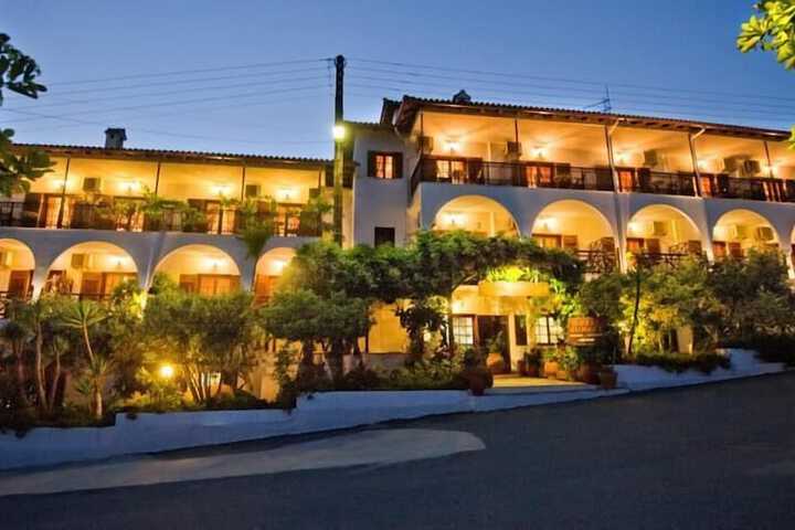 Sunset Hotel in Aristotelis