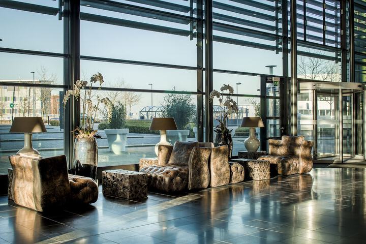 Entrance & Lobby