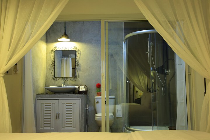Room 11 of 21