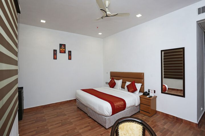 Room 12 of 25