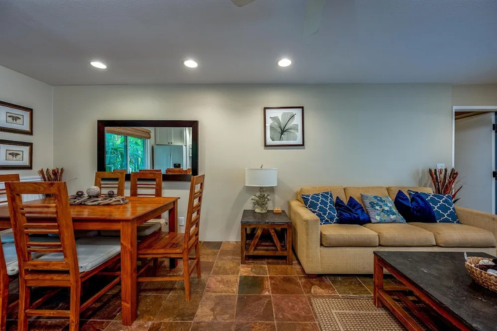 Charming Near The Beach 2 Bedroom Home